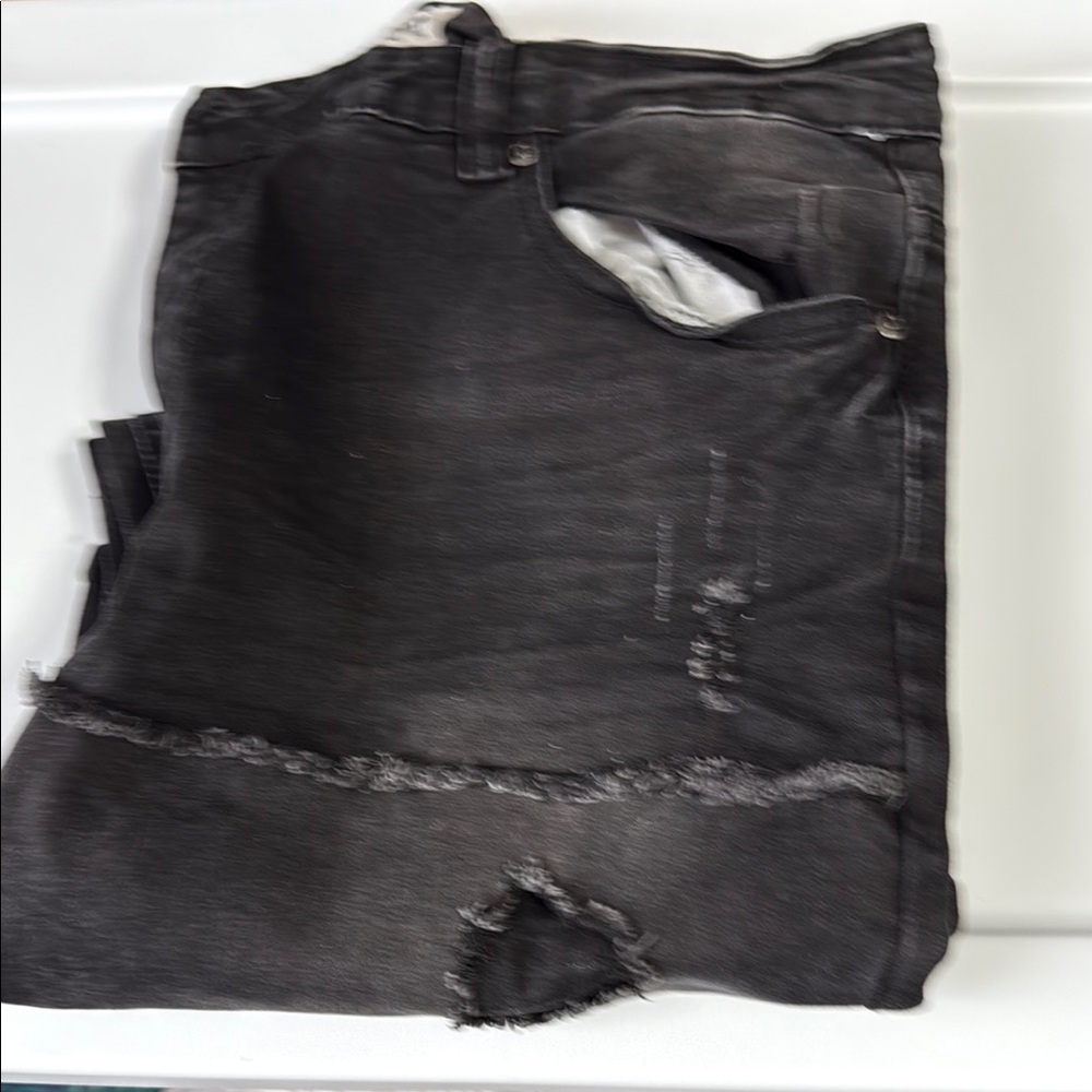 Black Slim Distressed Jeans with Rugged Appeal